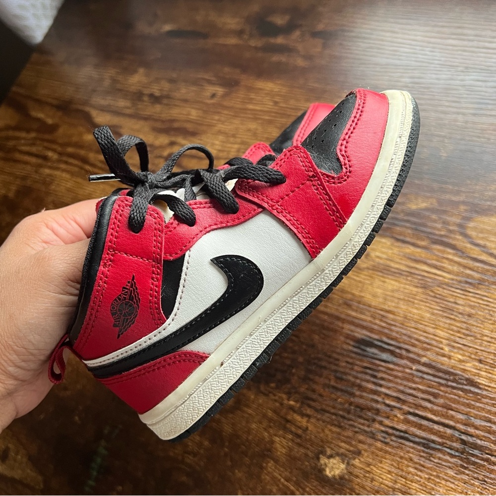 Jordan 1 Mid Chicago Toe 9c